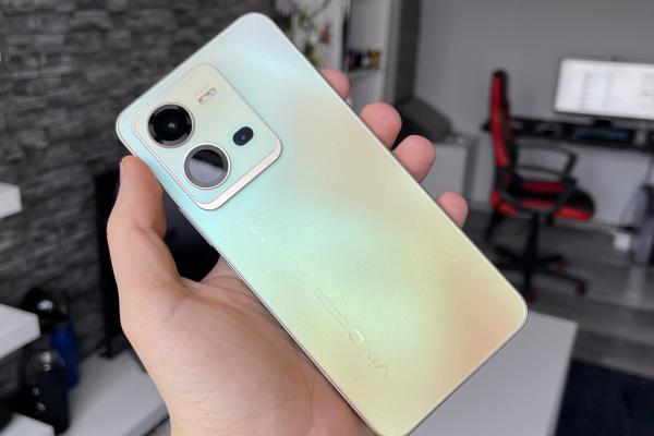 vivo X80 Lite: Design mai frumos privit din spate, decât din faţă