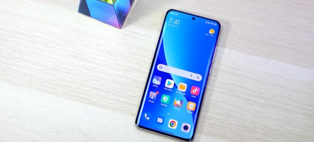 Xiaomi 12 primește actualizarea stabilă la Android 13 la nivel global; Vine și interfața MIUI 14!