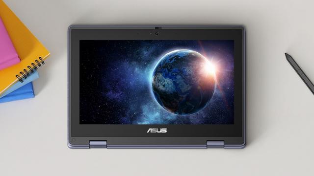 <b>CES 2023: ASUS prezintă laptopurile BR1102C și BR1102F; Modele fiabile pentru elevi, cu autonomie de până la 10 ore</b>ASUS a adus în cadrul CES 2023 și două laptopuri dedicate elevilor și studenților: modelele BR1102C și BR1102F. Deși la specificații nu apar diferențe, varianta cu C în coadă aduce o formă tradițională, cu clapetă, în timp ce versiunea cu F în coadă