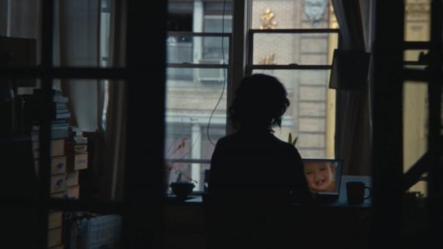 <b>Un câştigător de premiu Oscar a filmat un scurt metraj cu un Galaxy S22 Ultra (Trailer)</b>Nu e prima oară când vedem un cineast realizând un film cu ajutorul unui telefon mobil şi această abordare a ajuns inclusiv la noi (Tudor Giurgiu şi Xiaomi), dar de această dată avem de-a face cu un proiect al unui nume măricel