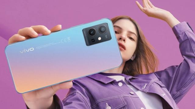 <b>vivo Y55s 5G (2023) e acum oficial și vine în Europa! Smartphone accesibil cu baterie de 5000 mAh și cameră de 50 MP</b>Un nou smartphone vivo accesibil a debutat astăzi. E vorba despre vivo Y55s 5G, model disponibil momentan doar în Taiwan. În mod bizar, compania a anunțat un smartphone cu același nume în 2021, doar în China, diferit însă, atât ca specificații