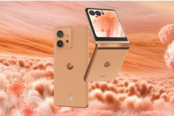 Motorola razr 40 ultra și edge 40 neo în culoarea anului 2024 de la Pantone, Peach Fuzz, sunt acum la precomandă local! 