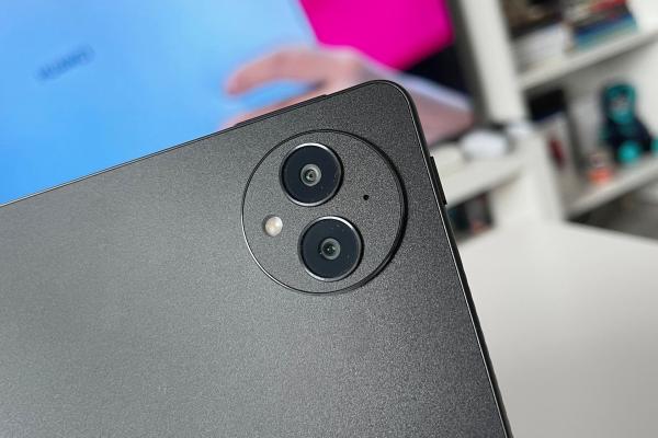 HUAWEI MatePad Pro 13.2: Camera tipică de pe tablete, doar că una duală + funcție FollowCam pe camera frontală