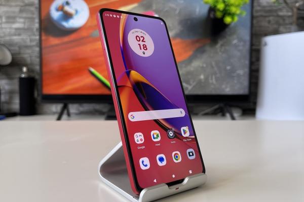 Motorola Moto G84 5G: OS, UI, aplicaţii stock + Moto cu productivitatea Ready For