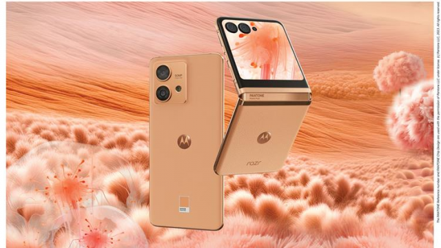 <b>Motorola razr 40 ultra și edge 40 neo în culoarea anului 2024 de la Pantone, Peach Fuzz, sunt acum la precomandă local! </b>La început de lună decembrie am descoperit culoarea anului Pantone 2024 și aflat că Motorola Edge 40 Neo, RAZR 40 Ultra o adoptă deja. Se numește Peach Fuzz și este descrisă drept una dintre cele mai trendy culori ale momentului