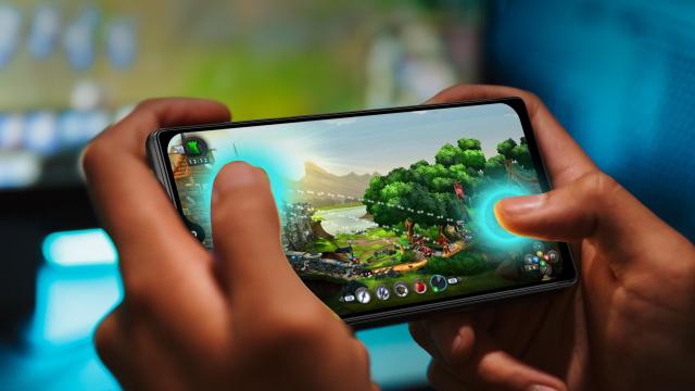 <b>Ce îți oferă un smartphone de sub 450 lei cumpărat de pe Amazon Germania, cu livrare gratuită</b>Prin intermediul celor de la BF.ro aflăm astăzi detalii despre o ofertă tare atractivă descoperită în categoria smartphone-uri pe Amazon Germania. După cum bine știți, acest retailer oferă de câteva luni bune transport gratuit în România atât timp 
