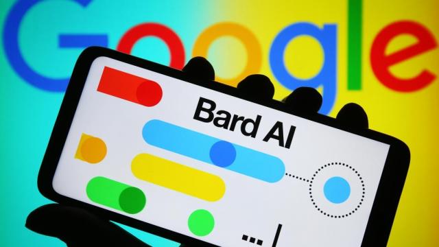 <b>Google pregătește o versiune cu plată pentru chatbot-ul Bard</b>2023 ne-a adus o mulțime de tehnologii AI foarte interesante. OpenAI cu al său ChatGPT a devenit una dintre cele mai populare companii tech, iar firme mari, precum Google, au încercat să țină pasul cu aceasta. Așa a luat naștere Bard, un chatbot dezvoltat