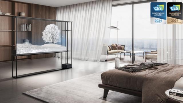 <b>CES 2024: LG şi-a adus televizorul transparent în Las Vegas - LG Signature OLED TV e şi wireless</b>LG a mers pe minimalism atunci când a conceput televizorul transparent LG Signature OLED şi a mers mult pe această idee, încât TV-ul vine şi fără cabluri. Bătălia între giganţi e în toi în Las Vegas, deoarece şi Samsung 