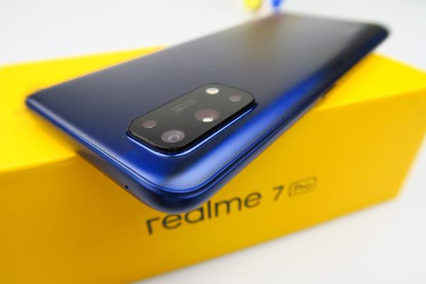 Realme 7 Pro Unboxing: dotări de „fiţe” într-un corp compact şi arătos, sub 1300 lei