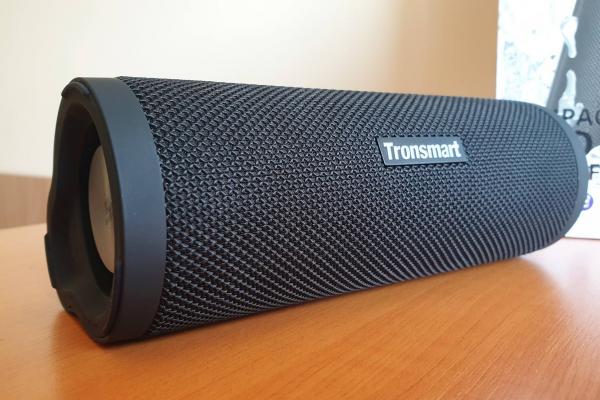 Prezentare Tronsmart Force 2: Boxă portabilă bună de luat la camping sau piscină, cu putere de 30W și certificare IPX7