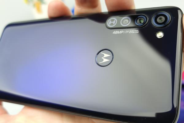 Motorola Moto G Pro: Camera stă OK la focalizare, culori, detalii selfie