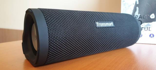 Prezentare Tronsmart Force 2: Boxă portabilă bună de luat la camping sau piscină, cu putere de 30W și certificare IPX7