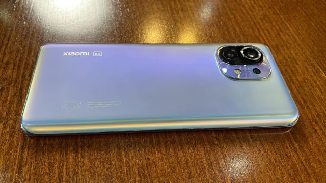<b>Xiaomi Mi 11 Unboxing şi primele impresii: telefonul Multimedia definitiv, cu efecte cinematografice şi vizionare Cinema</b>Xiaomi Mi 11 a "furat startul", fiind primul telefon cu procesor Snapdragon 888, prezentat încă din decembrie 2020. Ei bine am avut ocazia recent să pun mâna pe acest telefon şi eram tare curios, mai ales după 