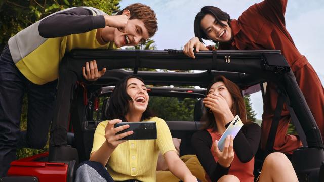 <b>Oppo anunță telefoanele Find X3 Neo și Find X3 Lite, cu display-uri 90Hz, procesoare Snapdragon și încărcare la 65W</b>Astăzi a fost rândul celor de la Oppo să lanseze noi smartphone-uri pe piață, fiind vorba despre seria Find X3 compusă pentru început din 3 modele. Avem varianta de top intitulată Find X3 Pro despre care veți afla 