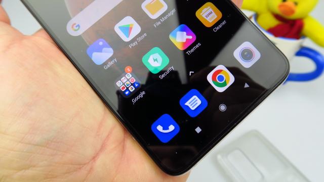 <b>Xiaomi Mi 10T 5G: OS, UI, aplicaţii cu un MIUI 12 inspirat de iOS</b>Xiaomi Mi 10T are aceleaşi date la capitolul software ca şi modelul Pro, MIUI 12 bazat pe Android 10. Ca de obicei Xiaomi ne oferă un multitasking bazat pe două coloane în zona Recents, dar şi un Cleaner tot acolo. Aşa cum am remarcat şi la alte telefoane