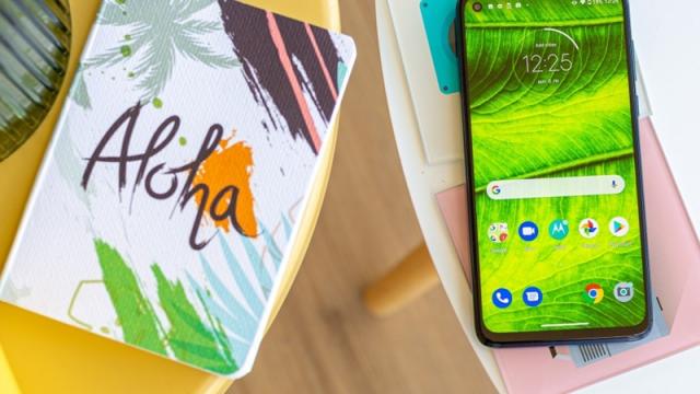 <b>Motorola Moto G8 și G8 Power primesc actualizarea la Android 11; Ce aduce nou?</b>În luna decembrie a anului trecut, Motorola a promis că va livra actualizarea la Android 11 pe mai multe terminale din portofoliu. Atât Motorola G8, cât și G8 Power se aflau pe “listă”, deși producătorul nu a oferit un roadmap clar de actualizare. Totuși