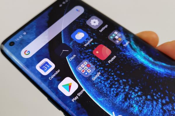 Oppo Find X2: Design inspirat de nume mari, premium şi comod