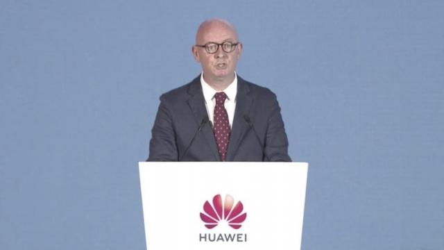 <b>"Sancţiunile SUA vor lovi în multe industrii de pe glob", afirmă Huawei; Iată poziţia oficială a companiei</b>Huawei a organizat astăzi o conferinţă corporate la sediul său din China, unde s-a discutat printre altele şi despre efectele sancţiunilor impuse de SUA. Vă reamintesc că Donald Trump a prelungit cu încă un an interdicţia 