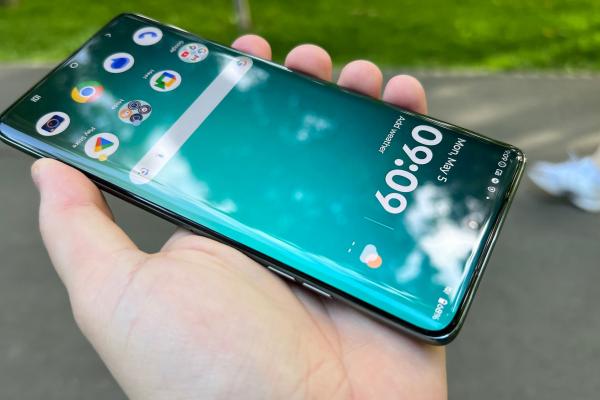 Motorola edge 60 Pro: Schimbarea de procesor a fost inspirată, cu mult ca performanță în benchmark-uri peste predecesor