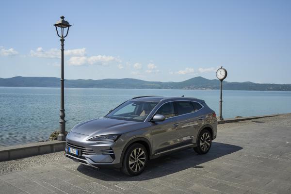 SEAL U DM-i - SUV plug-in hybrid pentru autonomie extinsă