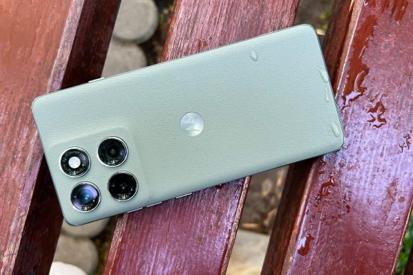 Motorola edge 60 Pro: Camera rămâne capabilă în condiții variate, excelează la macro și bokeh, dar fără upgrade-uri mari