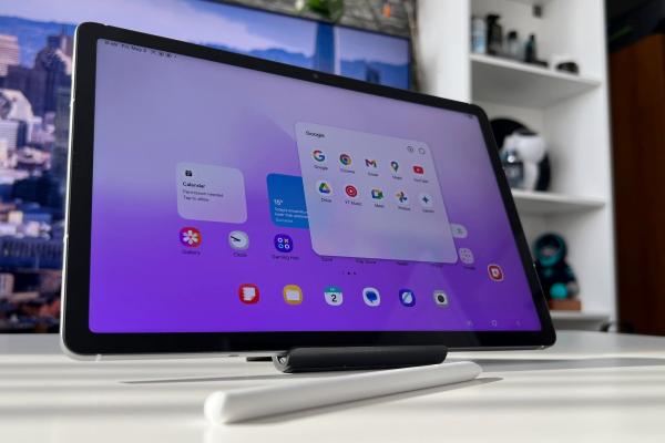 Samsung Galaxy Tab S10 FE: Display mare IPS LCD bun pentru consum video și cu suport pentru stylus