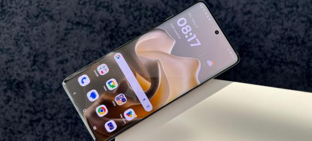Motorola edge 60 Pro: Display-ul rămâne curbat lateral și câștigă extra curburi și pe marginile de sus/jos