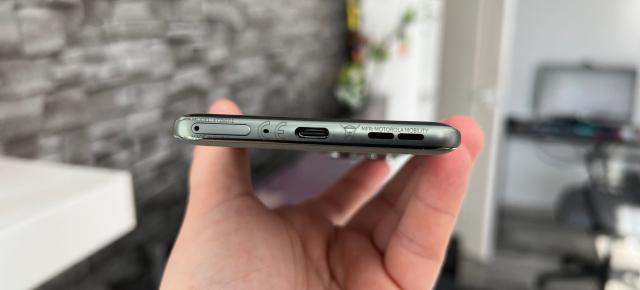 Motorola edge 60 Pro: Baterie Si/C de această dată, cu 6000 mAh puși la treabă mai degrabă la playback video