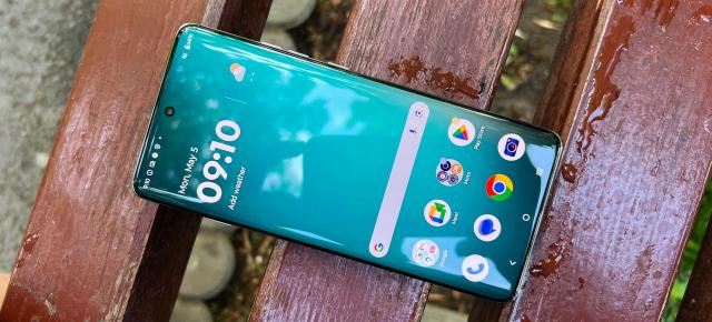 Motorola edge 60 Pro Unboxing: primul telefon cu Perplexity AI, primul moto cu baterie Siliciu-Carbon