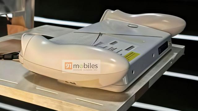 <b>ASUS ROG Ally 2 se pregătește de lansare cu un design controversat; Varianta XBOX + poze noi</b>Primele imagini cu viitorul ASUS ROG Ally 2 au ieșit la iveală și reacțiile sunt deja împărțite. Departe de rafinamentul compact pe care mulți l-au apreciat la modelul original, noua generație pare să treacă printr-o transformare 