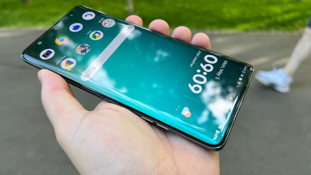 <b>Motorola edge 60 Pro: Schimbarea de procesor a fost inspirată, cu mult ca performanță în benchmark-uri peste predecesor</b>Motorola a decis să schimbe procesorul de la interiorul lui edge 60 Pro și nu doar modelul, ci producătorul. De la Snapdragon 7 Gen3 pe edge 50 Pro, avem acum un MediaTek Dimensity 8350 Extreme pe care l-am mai văzut pe 