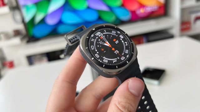 <b>Galaxy Watch8 va semăna mai mult cu smartwatch-ul „Ultra” din portofoliul Samsung; Noile modele adoptă aspectul „squircle”</b>Seria Galaxy Watch8 de la Samsung se pregătește pentru un upgrade de design neașteptat. Pare că toate modelele din lineup-ul companiei vor adopta forma „squircle”, urmând să semene cu Galaxy Watch Ultra. Ce rămâne neschimbat, conform zvonurilor