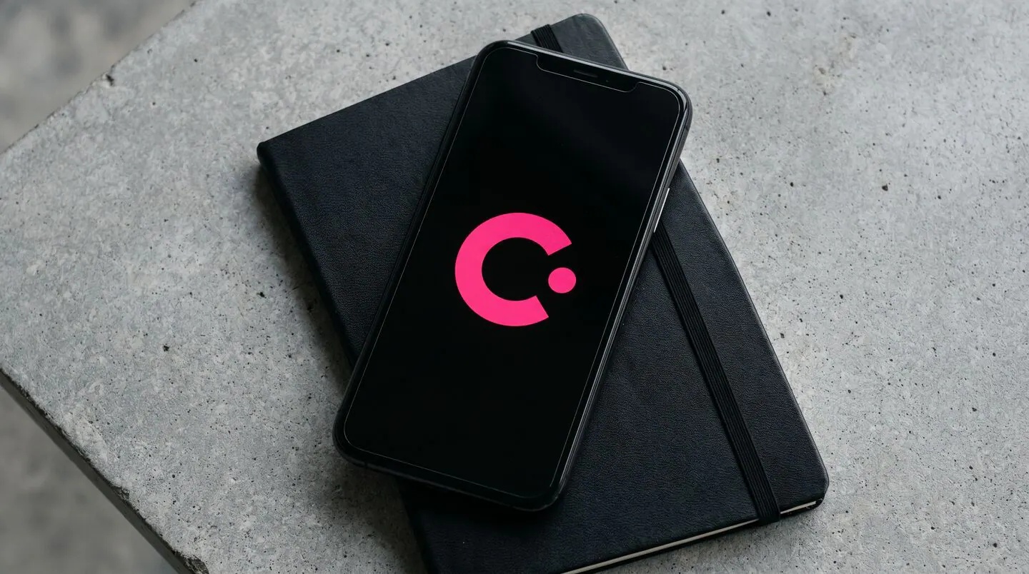 Google testează în secret COSMO, un nou asistent AI pentru Android, lansat accidental în Play Store