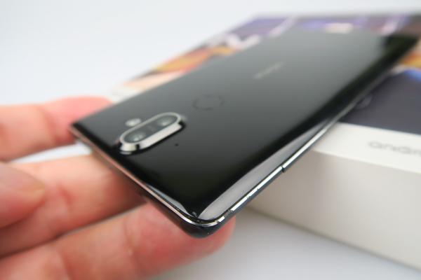 Nokia 8 Sirocco: Baterie superioară lui Nokia 8, bună în special de Netflix