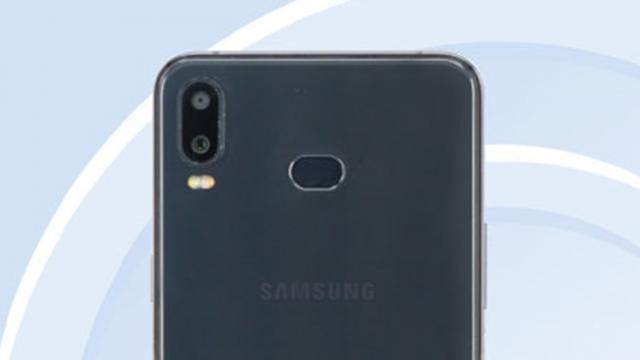 <b>Samsung Galaxy A6s este numele final pentru Galaxy P30; Debutează în aceasta lună alături de Galaxy A9s</b>Deși mai bine de o lună am trăit cu impresia că Samsung va lansa o nouă serie de terminale mobile numită Galaxy P, asta odată cu scăpările lui Galaxy P30, iată că într-un final aflăm contrariul. O sursă le-a dezvăluit celor de la Phone Arena că