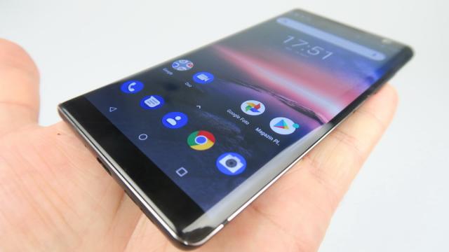 <b>Nokia 8 Sirocco Review</b>Nokia 8 a fost testat de noi când încă mai era zăpadă afară şi a primit distincţia de cel mai puternic telefon compact al momentului. Imediat după a fost anunţat şi Nokia 8 Sirocco, un reviriment al brandului de lux Sirocco de pe vremea ediţiei speciale..