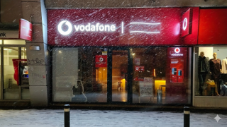 Vodafone vine cu oferte personalizate la portare pentru segmentul B2B; 1x SIM de la 5 eur/lună, telefoane iPhone 17 Pro/Pro Max incluse la abonamente superioare