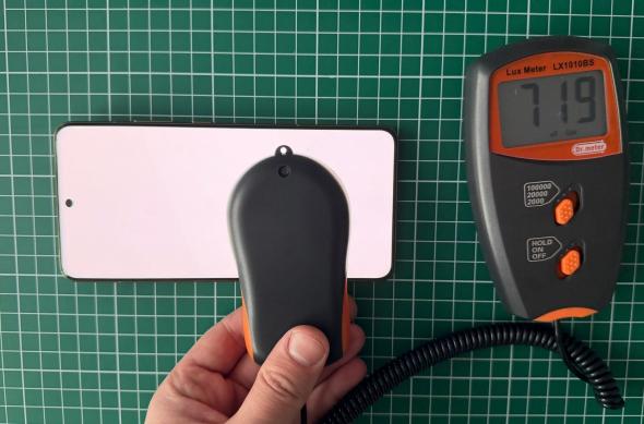 Motorola Signature - Test ecran: Luminozitate (1).jpg