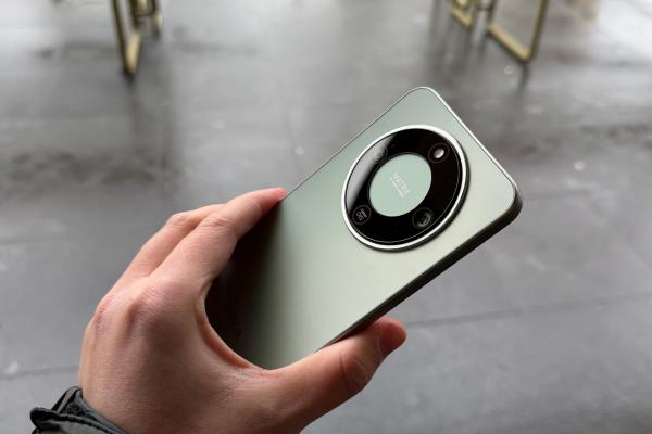 Honor Magic8 Lite: Design preparat pentru a rezista la orice, folosit ca ciocan, scăpat de la înălțime