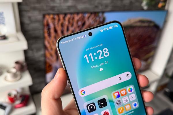 Honor Magic8 Lite: Display care renunță la muchiile curbate, excelent de luminos
