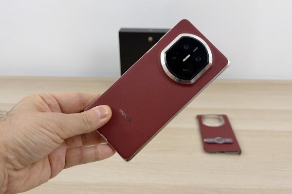 Huawei Mate X7: Design cu bun gust, inspiraţie SF şi mult mai robust