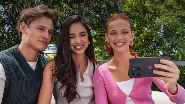 <b>Preț și disponibilitate Motorola moto g77 în România</b>Motorola moto g77 nici nu a fost anunțat bine și iată-l la vânzare pe plan european. Punem astfel la cale un articol dedicat Preț și Disponibilitate prin intermediul căruia vom afla sumele la care se comercializează și totodată ne amintim 