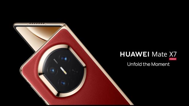 <b>Huawei Mate X7 se vinde în România: primul telefon cu cameră LOFIC de la noi şi ce oferte primiţi la debut</b>Huawei Mate X7 a ajuns în magazine astăzi, după un debut la final de ianuarie, urmat de o perioadă de precomandă. Avem de-a face cu cel mai nou smartphone pliabil de la Huawei, care aduce prima cameră LOFIC de pe un smartphone din România