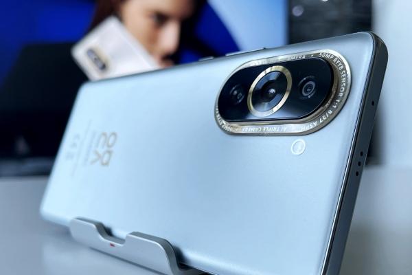 Huawei nova 10 Pro: Camera selfie e vedeta incontestabilă, funcţiile de VLOG merită aprecieri