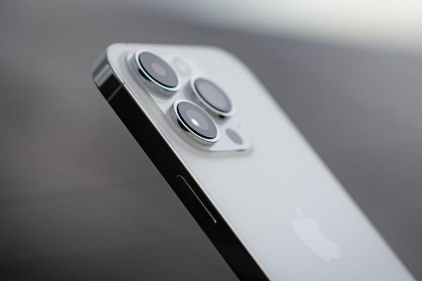 Apple iPhone 14 Pro: Design de iPhone 13 Pro cu extra camera, minus breton