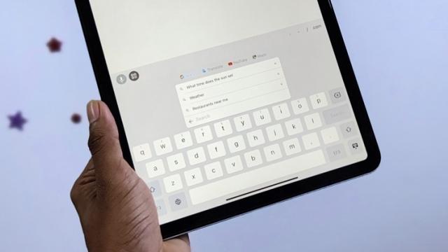 <b>Gboard primește o actualizare mult așteptată; Tastatura Google aduce acum un UI optimizat pentru tablete</b>Piața tabletelor a crescut brusc în ultimii doi ani, cererea fiind mai mare în perioada pandemiei întrucât oamenii aveau nevoie de dispozitive accesibile și ușor de transportat pentru a lucra sau învăța de acasă. Astfel, Google a început să-și îndrepte