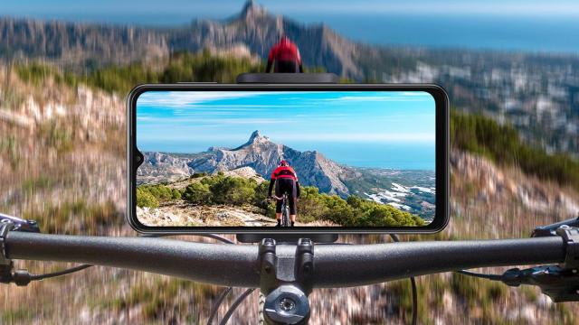 <b>Samsung Galaxy A24 va avea un procesor arhaic, de 14 nanometri; Are cameră cu stabilizare optică totuşi</b>După ce am aflat câteva detalii despre seria Galaxy S23, ba chiar dotările complete ale lui Samsung Galaxy S23, acum vedem şi cum vor sta noi telefoane din seria Galaxy A. E vorba mai precis despre Samsung Galaxy A24, care şi-a dezvăluit 