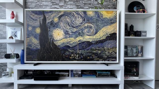 <b>Samsung The Frame QE65LS03BAU Unboxing: Televizorul tablou de 163 cm este scos din cutie și surprinde prin ecranul mat pe care vei admira opere de artă celebre</b>Vara anului 2022 a fost marcată de numeroase produse pe care le-am primit spre testare, de la laptop-uri, ceasuri inteligente, periferice de gaming, nelipsitele telefoane și până la televizoare spectaculoase. În iulie am testat timp de câteva