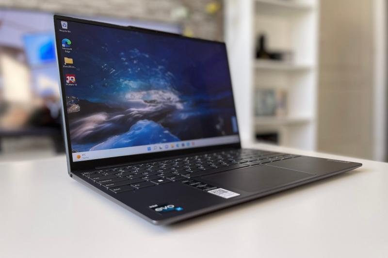 Lenovo Yoga Slim 7 Carbon - Fotografii: Lenovo-Yoga-Slim-7-Carbon-Foto_048.jpg