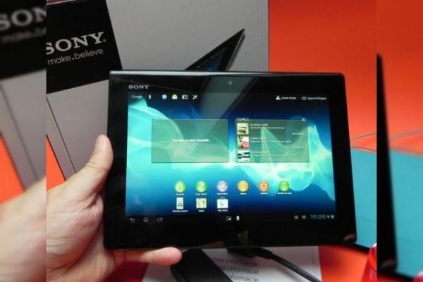 Sony Xperia Tablet S Unboxing - același design, cu mai multă putere, alură mai slim (Video)